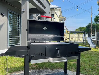 corner house puchong 18 pax kid bbq