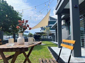 corner house puchong 18 pax kid bbq