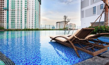 amazing cbd rivergate apartment and pool