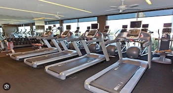 avas suite 37th flr palms place