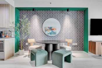 avas suite 37th flr palms place