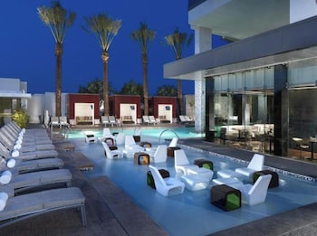 Ava's Suite 37Th Flr Palms Place,,5 star