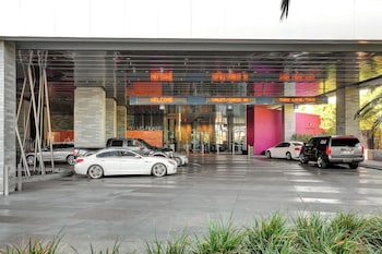 avas suite 37th flr palms place