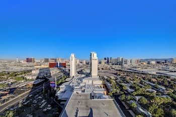avas suite 37th flr palms place