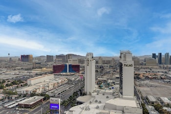 avas suite 37th flr palms place