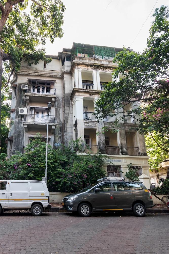 bentleys hotel colaba