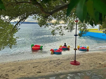 arenzo beach resort calatagan batangas