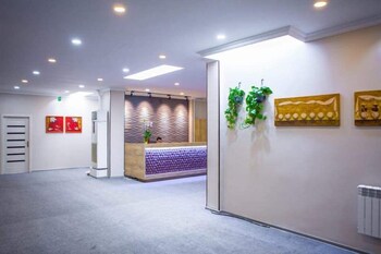 Square Boutique,19 Rasul Rza,4 star
