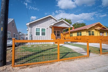 lovely and charming 4br 2 5ba near downtowns prime