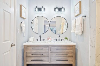 lovely and charming 4br 2 5ba near downtowns prime