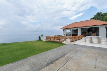 seaside oceana suites by mahaprana