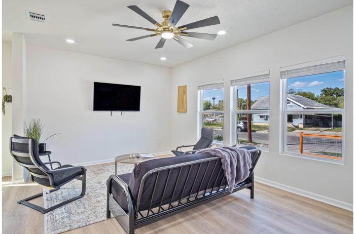 perfect spot to relax 4br 3ba near dtown hemisfair