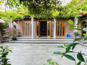 Duong Lam Village,,2 star