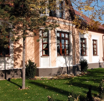 Villa Rosa Restaurant & Pension,Near Church Of The Assumption Of The Virgin Mary,3 star