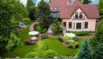 Villa Rosa Restaurant & Pension,Near Church Of The Assumption Of The Virgin Mary,3 star