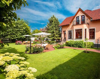 Villa Rosa Restaurant & Pension,Near Church Of The Assumption Of The Virgin Mary,3 star
