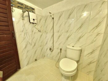 Phnom Tbeng Resort,,3 star