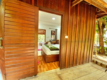 Phnom Tbeng Resort,,3 star