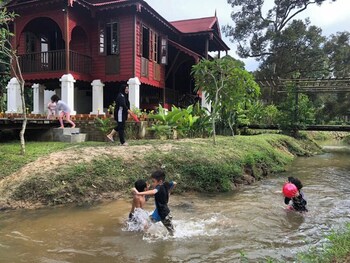 Bagas Zakariah Orchard Lodge,,3 star