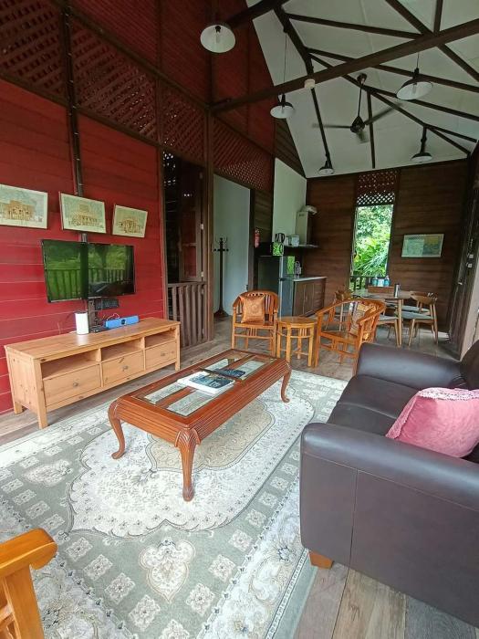 bagas zakariah orchard lodge