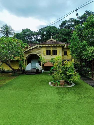 bagas zakariah orchard lodge