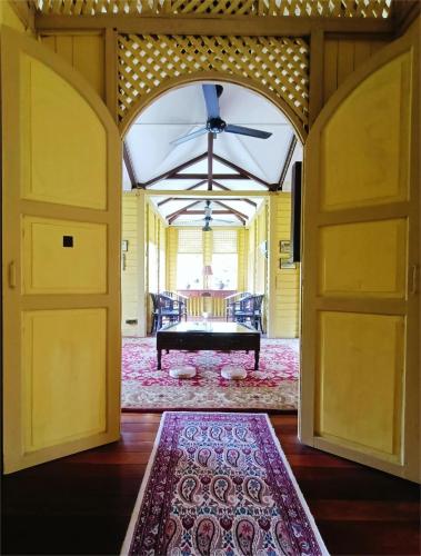 bagas zakariah orchard lodge