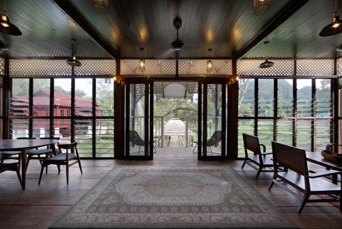 bagas zakariah orchard lodge