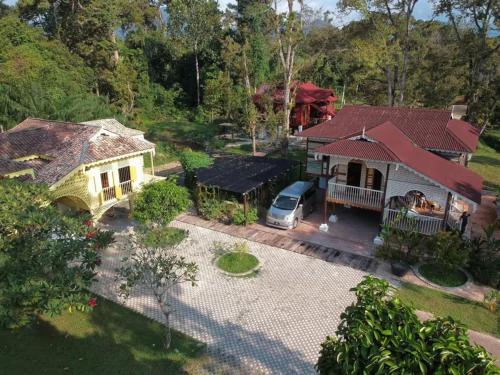 bagas zakariah orchard lodge