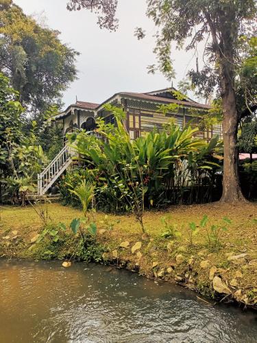 bagas zakariah orchard lodge