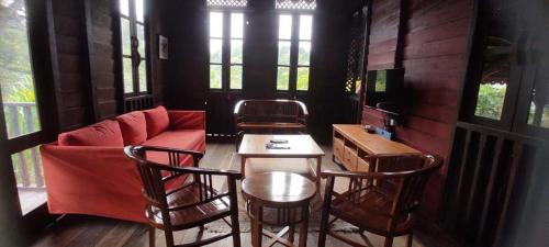 bagas zakariah orchard lodge