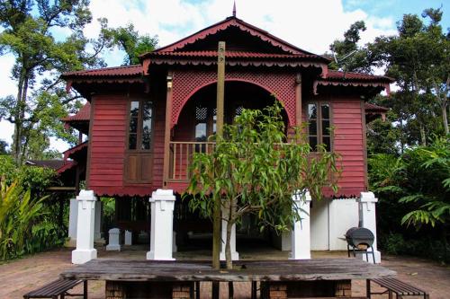 bagas zakariah orchard lodge