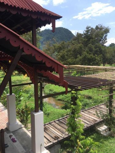 bagas zakariah orchard lodge
