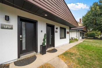 chic city retreat 97 sleeps 2