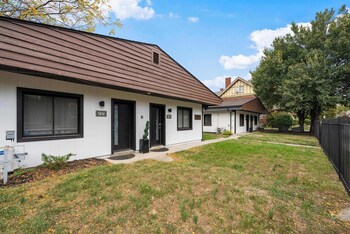 chic city retreat 97 sleeps 2