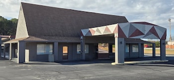 hometowne studios by red roof lagrange