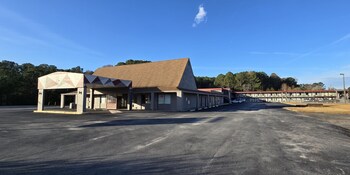 hometowne studios by red roof lagrange