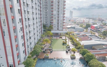 Spacious 2Br With Working Room At Vida View Makassar Apartment,,3 star