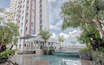 spacious 2br with working room at vida view makassar apartment