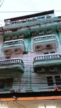 marine guest house encore