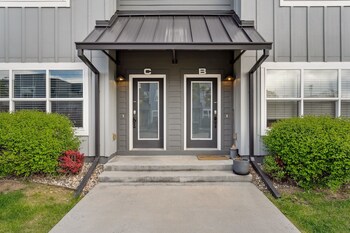 old town escape w king bed dog friendly