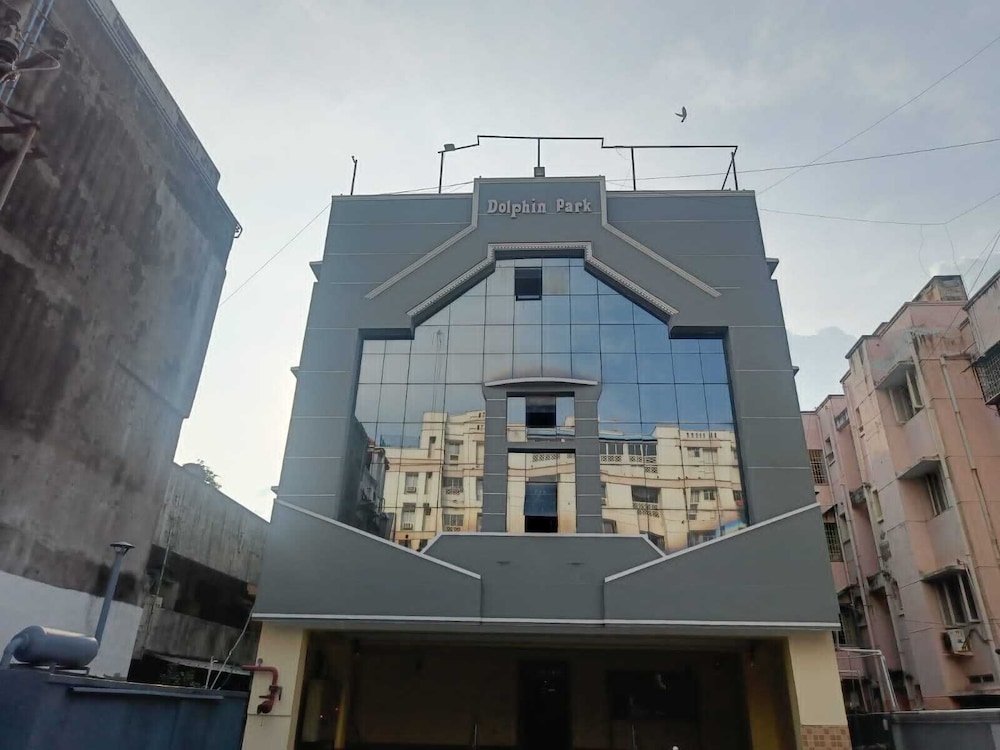 the dolphin park hotel