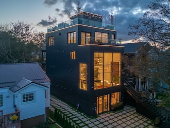 the halifax rooftop home furnished