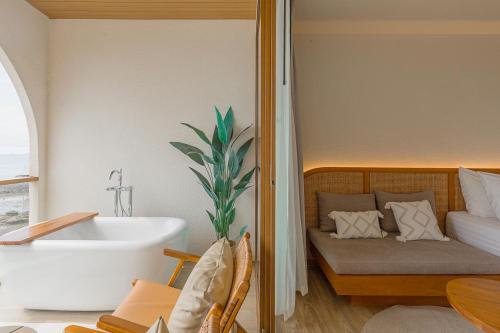 tasana bar and luxury resort