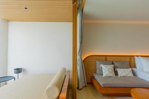tasana bar and luxury resort