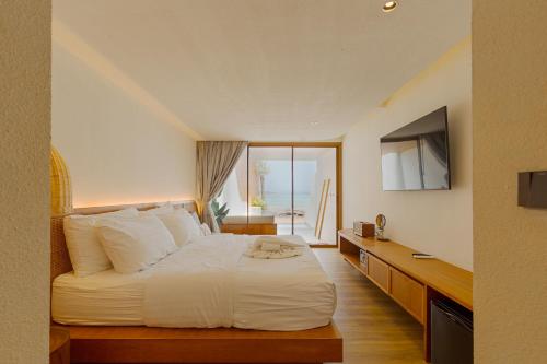 tasana bar and luxury resort