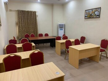 de calmcity guest house