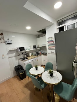 Airbhouse Private Rooms & Apartments,,2 star