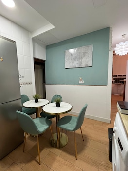 Airbhouse Private Rooms & Apartments,,2 star