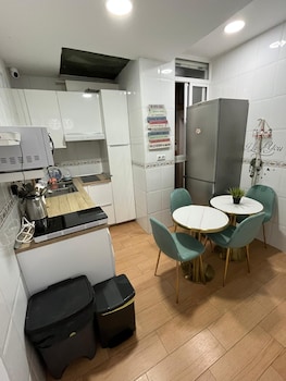 Airbhouse Private Rooms & Apartments,,2 star