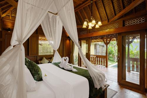 suraya ubud villa